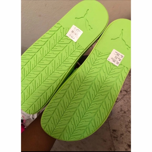 🛑SOLD🛑 fenty puma slides - Picture 3 of 4